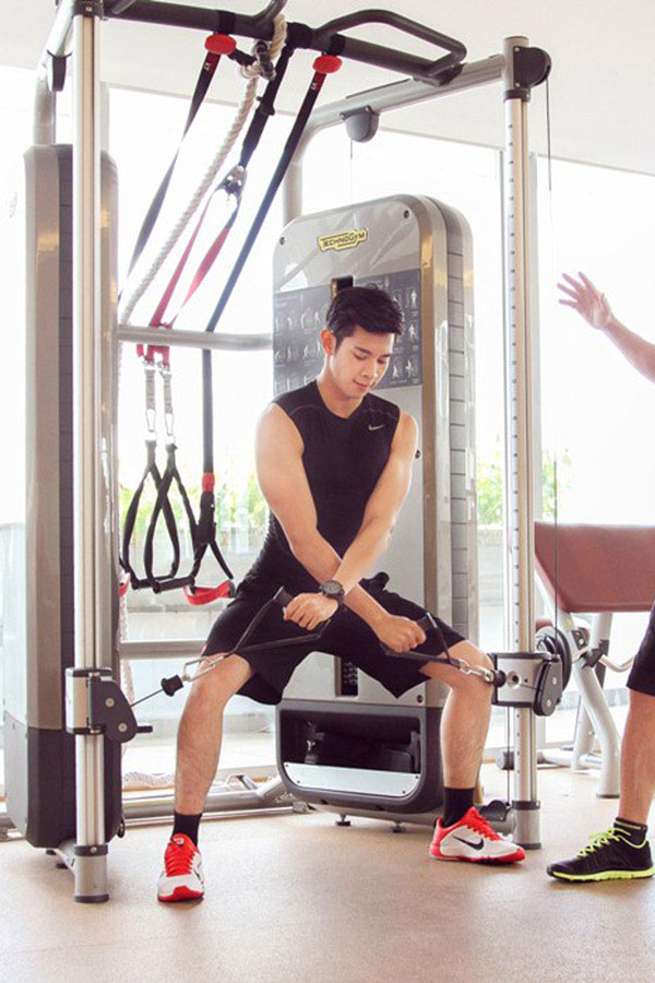 Em chồng Tăng Thanh Hà đọ vẻ nam tính cùng Hồ Vĩnh Khoa trong phòng gym 5