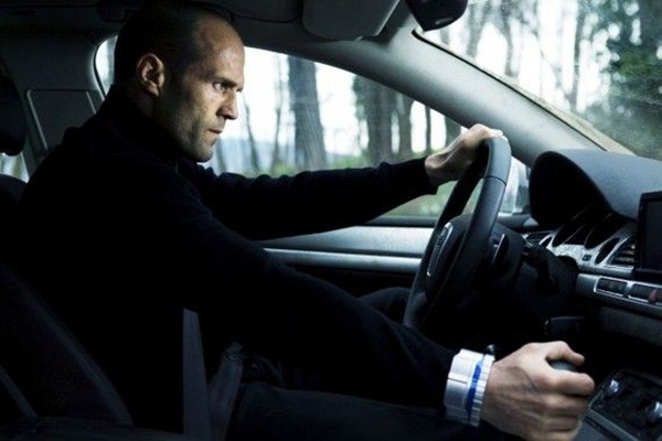 Jason Statham vào vai Owen Shaw, ban đầu được đề nghị xuất hiện chính từ phần 6 của phim nhưng do không khớp được lịch làm việc nên đành ‘nhá hàng’ đoạn cuối tập 6 và góp mặt muộn màng ở phần 7- Ảnh chụp màn hình phim