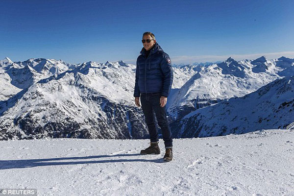 James Bond Daniel Craig nhập viện vì chấn thương