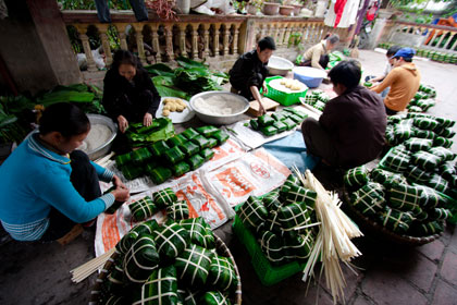 Kỳ công bánh chưng Tranh Khúc 9