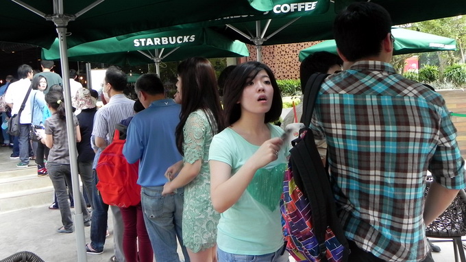 Starbucks khai trương cửa h&agrave;ng đầu ti&ecirc;n tại Việt Nam 2