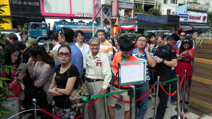 Starbucks khai trương cửa h&agrave;ng đầu ti&ecirc;n tại Việt Nam 3