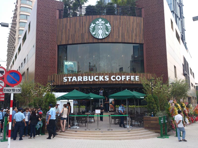 Starbucks khai trương cửa h&agrave;ng đầu ti&ecirc;n tại Việt Nam 1