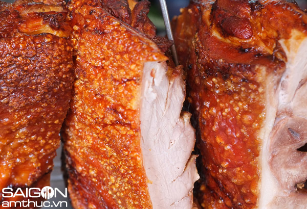 Làm heo quay da giòn tuyệt ngon mà không cần lò nướng 2