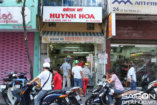 Bánh mì ngon và đông nhất Sài Gòn 1