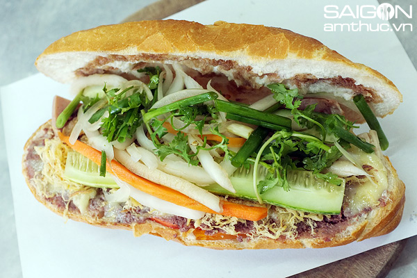 Bánh mì ngon và đông nhất Sài Gòn 5