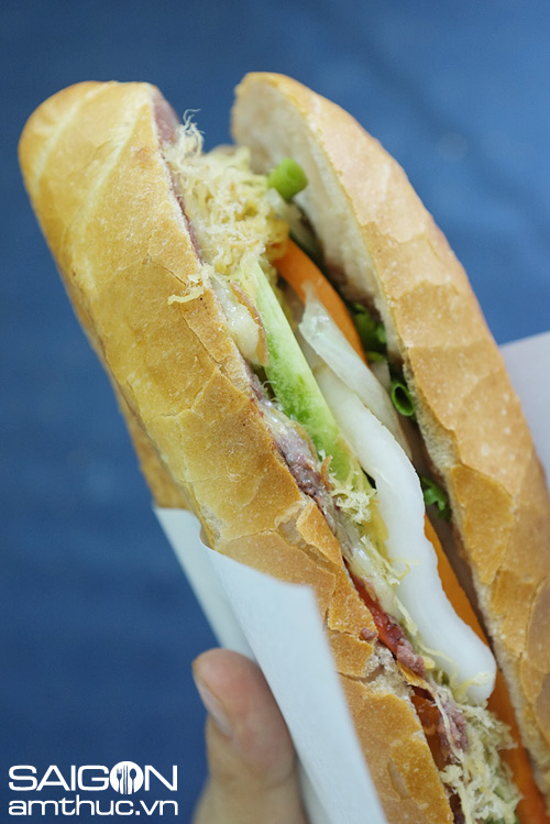 Bánh mì ngon và đông nhất Sài Gòn 1