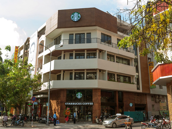 Starbucks khai trương cửa hàng thứ 6 trên đường Phan Xích Long 2