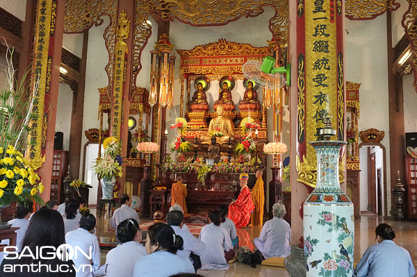 Người Sài Gòn lên chùa ăn chay, báo hiếu mùa Vu Lan 7