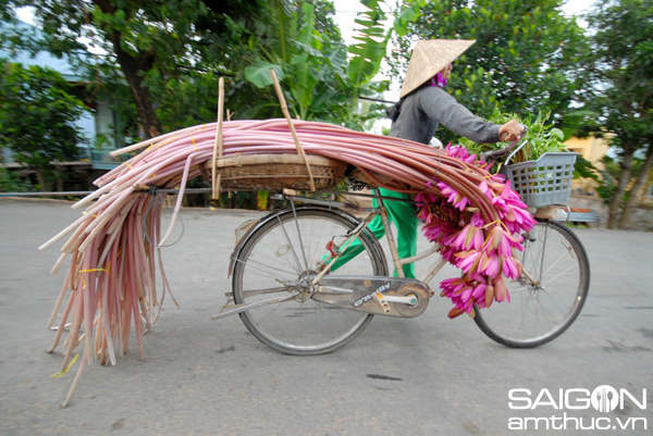 Chùm ảnh: Sắc màu mưu sinh mùa lũ Miền Tây