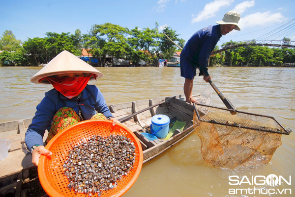 Chùm ảnh: Sắc màu mưu sinh mùa lũ Miền Tây 7