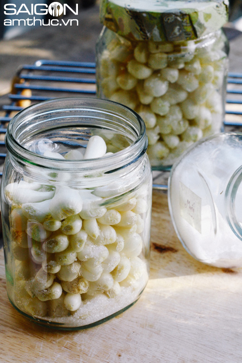 L&agrave;m củ kiệu gi&ograve;n tan, trắng muốt bằng b&iacute; k&iacute;p đơn giản 4