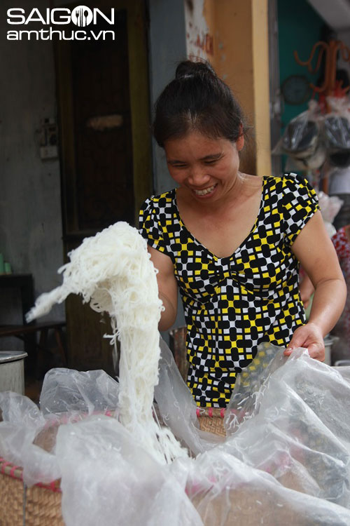 Ghé quán bún chả 20 năm tuổi ở Bắc Giang