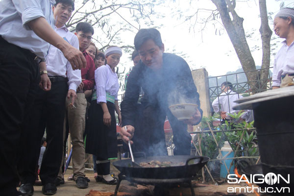 Thắng cố - món ngon chợ phiên Đồng Văn 7