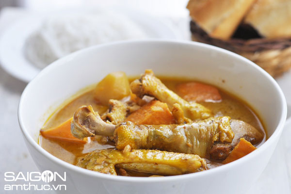 Cách nấu cà ri gà thơm ngon ăn cùng bánh mì