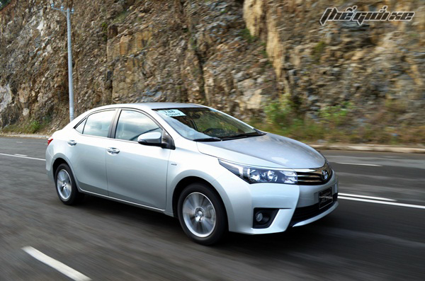 Toyota Altis 2014 đã có mặt tại VN với giá khoảng 1 tỷ đồng