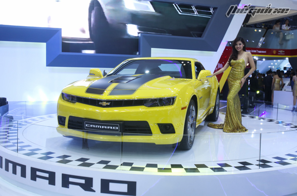 Chevrolet Camaro RS khuấy động Vietnam Motor Show 2014