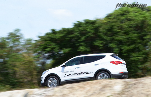 Bán xe Hyundai Santafe 2016 đã qua sử dụng bản máy xăng tiêu chuẩn màu Trắng