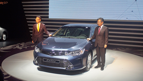 Toyota giới thiệu mẫu sedan Camry 2015 tại VN Xe MobileReview #45 Toyota giới thiệu mẫu sedan Camry 2015 tại VN Xe MobileReview