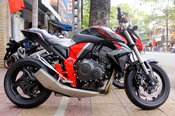 Cặp đôi Honda CB1000R 2015 đầu tiên về Việt Nam