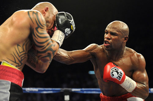 “Độc cô cầu bại” Mayweather vẫn bất bại