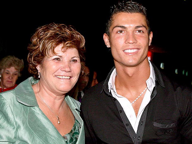 Mẹ Ronaldo từng không muốn anh... ra đời