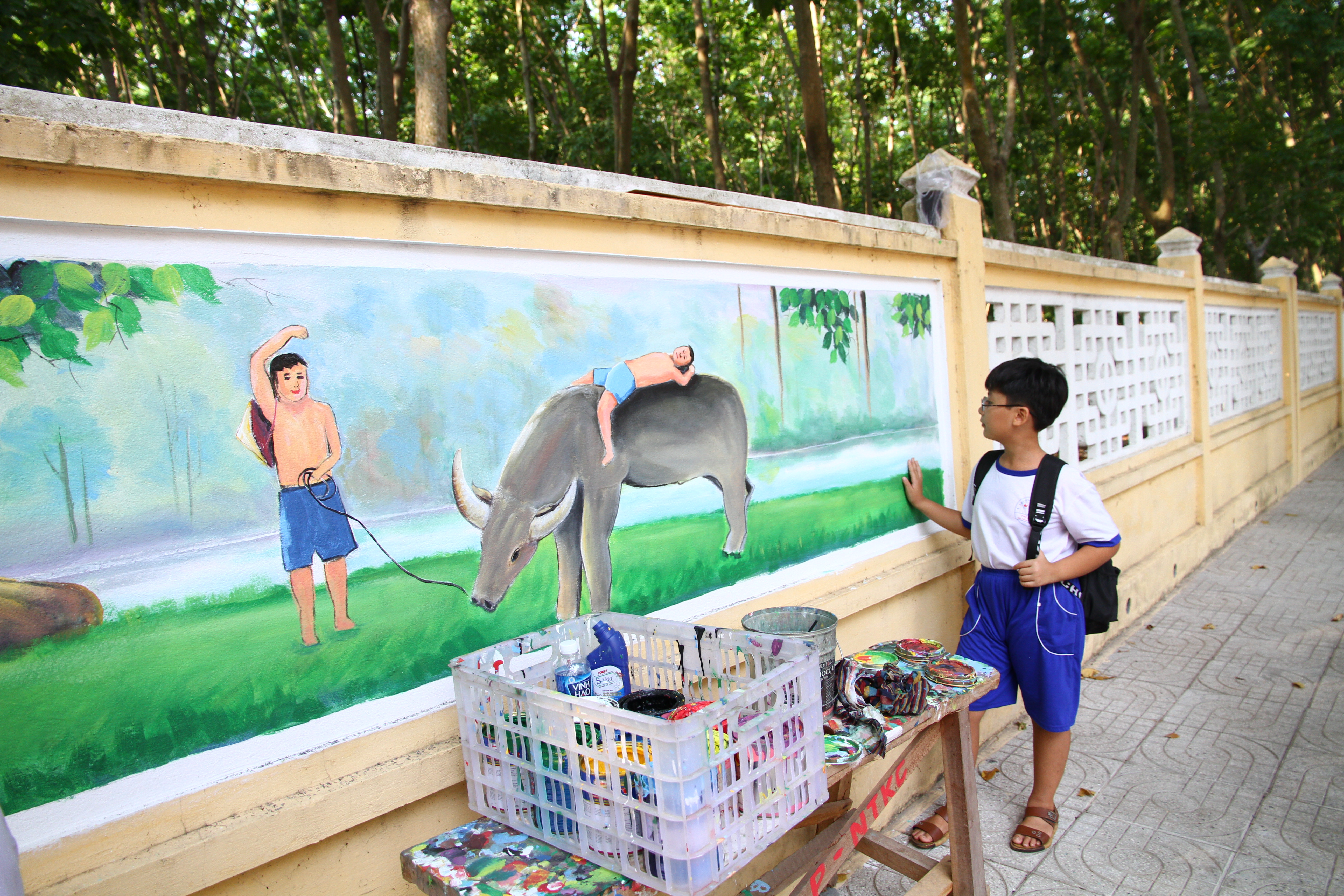 Chúng tôi sẽ trang trí hòm của bạn miễn phí với sự tận tâm và sáng tạo. Hãy đón xem để xem cách mà chúng tôi có thể biến hòm của bạn từ nhàm chán thành đẹp mắt và quyến rũ.