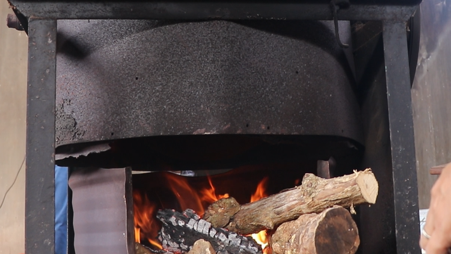 Gầy dựng thương hiệu cà phê rang củi nức tiếng Đắk Lắk từ số vốn 0 đồng