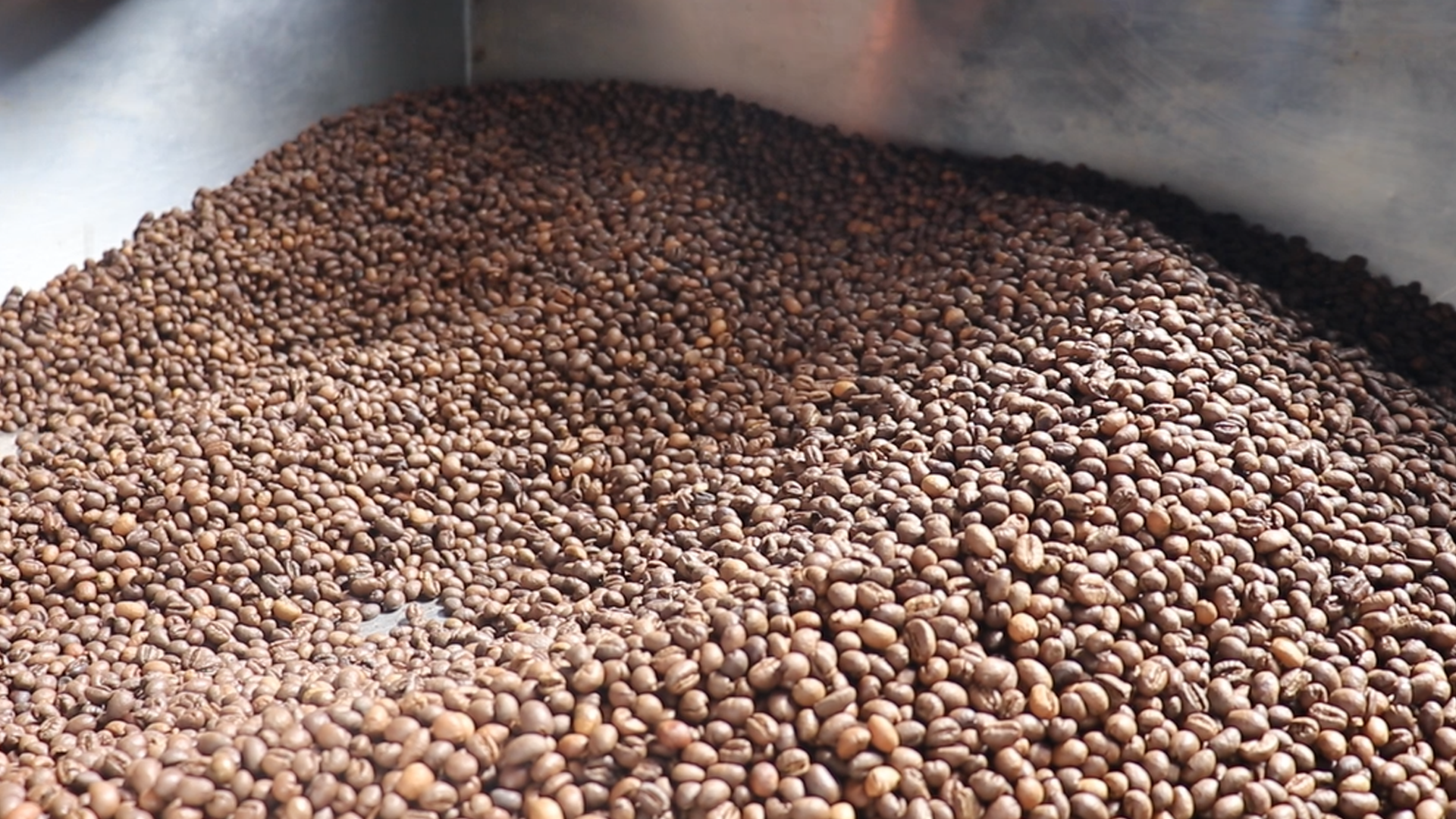 Gầy dựng thương hiệu cà phê rang củi nức tiếng Đắk Lắk từ số vốn 0 đồng