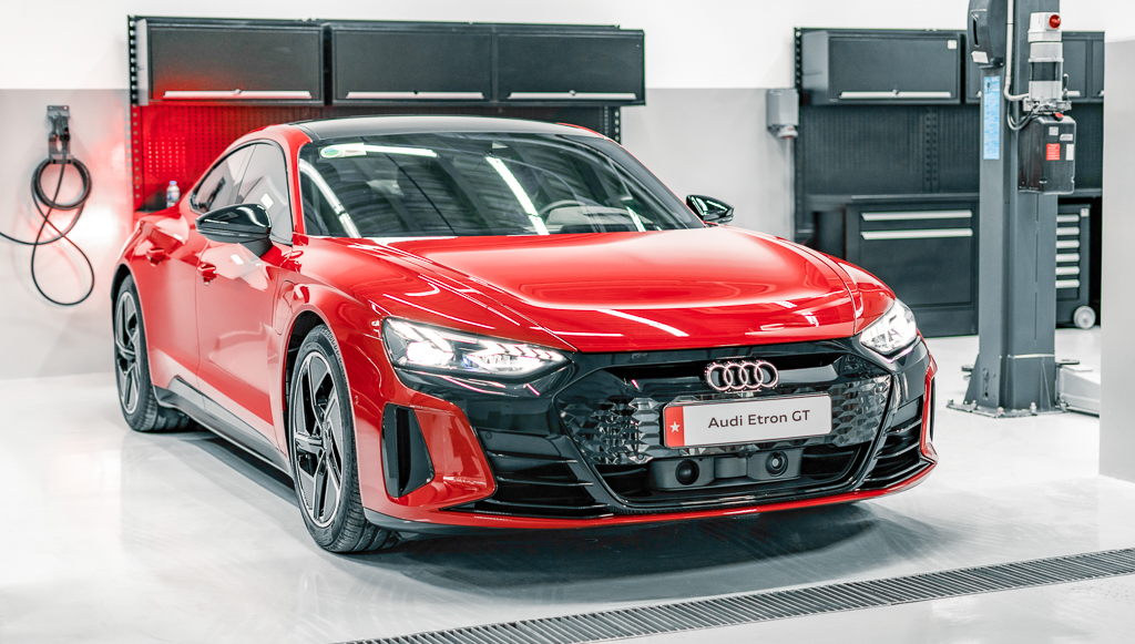 Trải nghiệm nhanh xe điện Audi e tron GT đầu tiên tại Việt Nam giá từ 52  tỷ Autodailyvn  YouTube