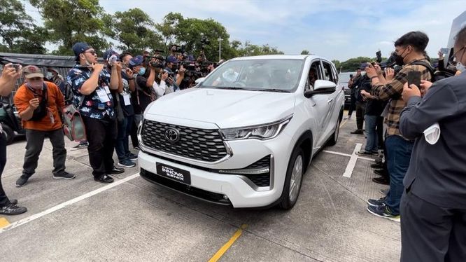Toyota Innova Crysta 2021 máy dầu 28L mạnh mẽ và kinh tế #58 Toyota Innova Crysta 2021 máy dầu 28L mạnh mẽ và kinh tế
