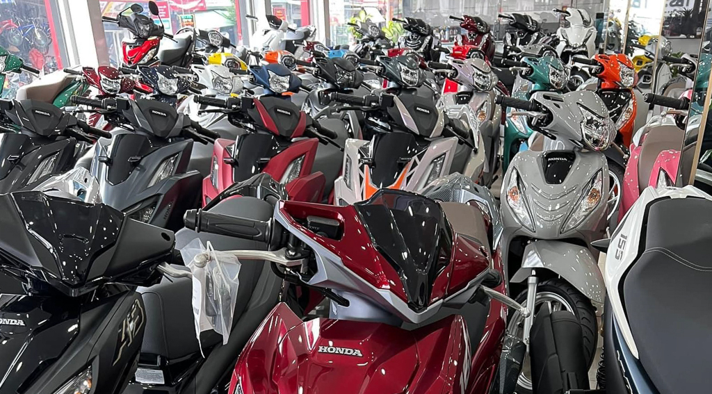 Nguồn cung dồi dào, giá bán xe máy tại Việt Nam 'hạ nhiệt' dịp cận Tết