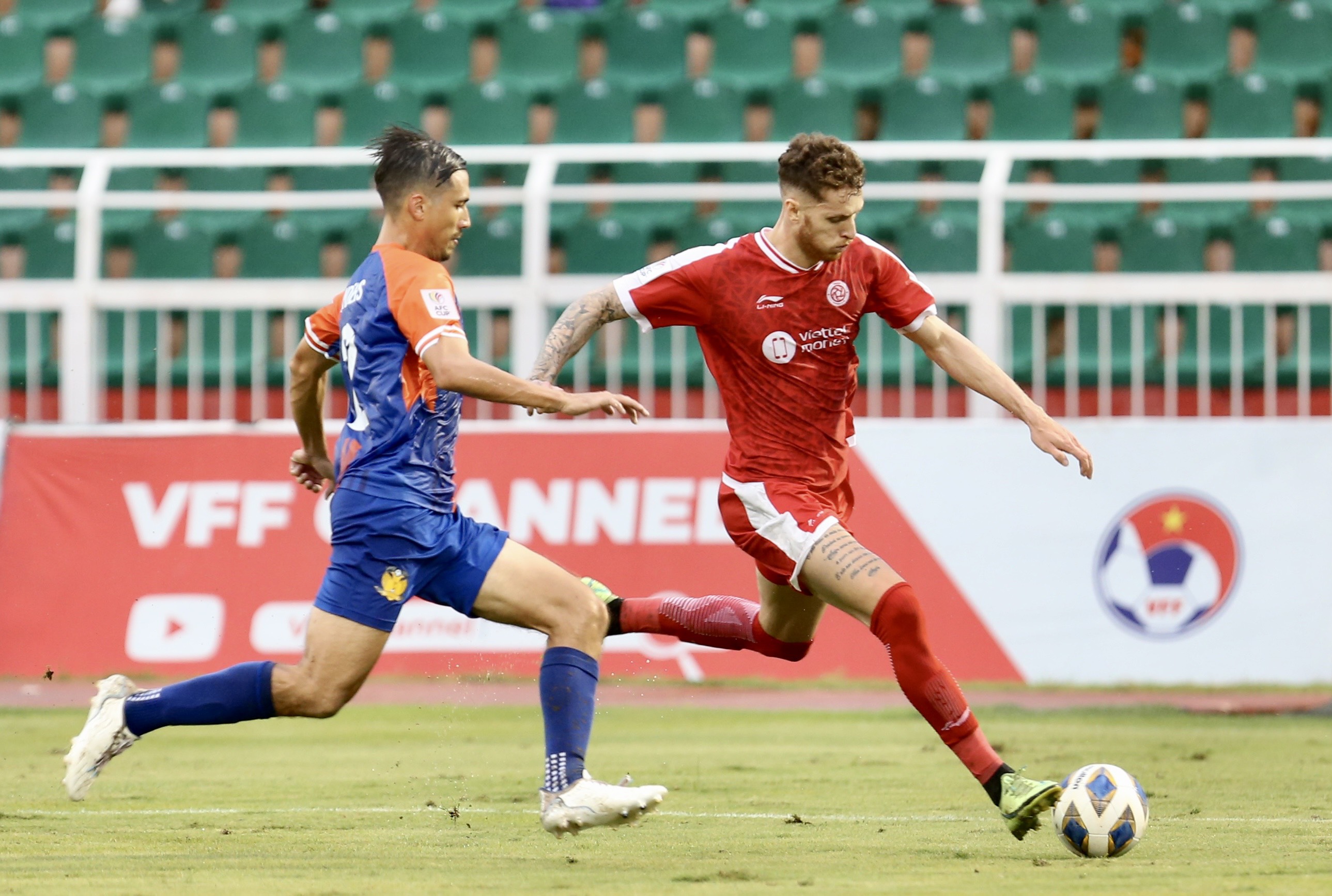 Thắng đậm Hougang United 5-2, CLB Viettel giành vé vào vòng bán kết Đông  Nam Á