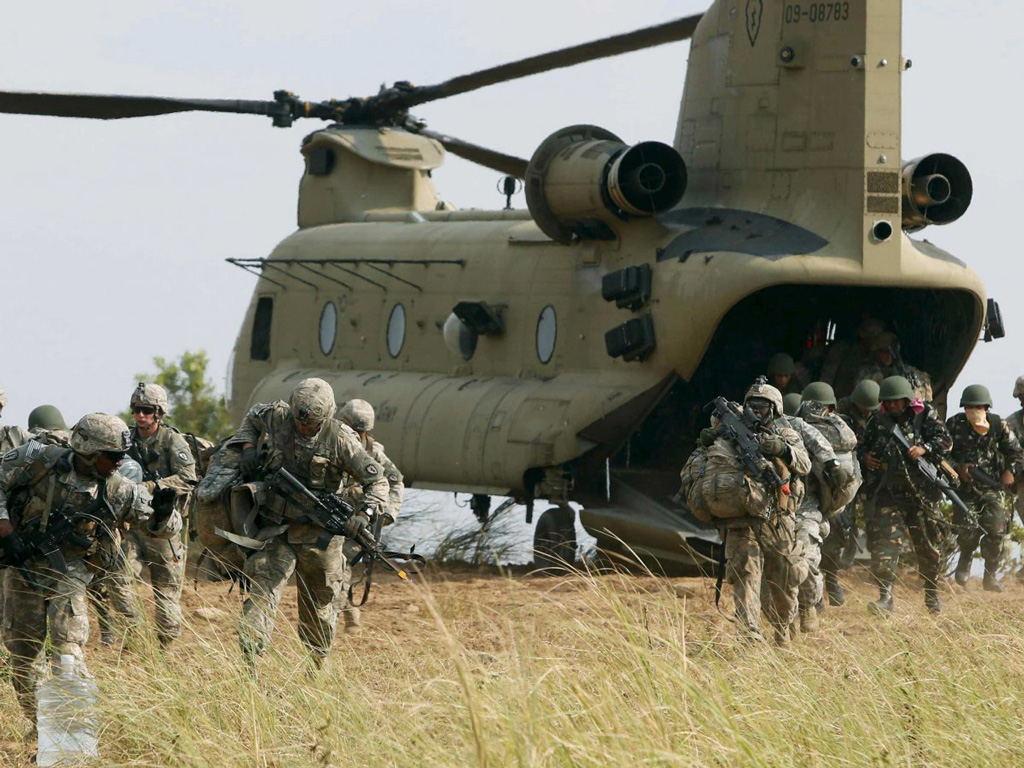 Lính Mỹ và Philippines tham gia cuộc tập trận Balikatan năm 2015 - Ảnh: Reuters
