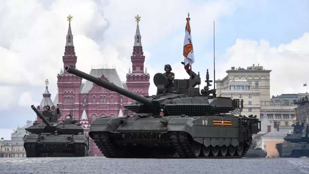 Xe tăng T-90M là biểu tượng của sức mạnh và tinh thần chiến đấu của quân đội Nga. Đến với hình ảnh này, bạn sẽ được trải nghiệm những thiết kế đặc biệt và công nghệ tiên tiến, tạo nên sức mạnh phi thường cho chiếc xe tăng này.