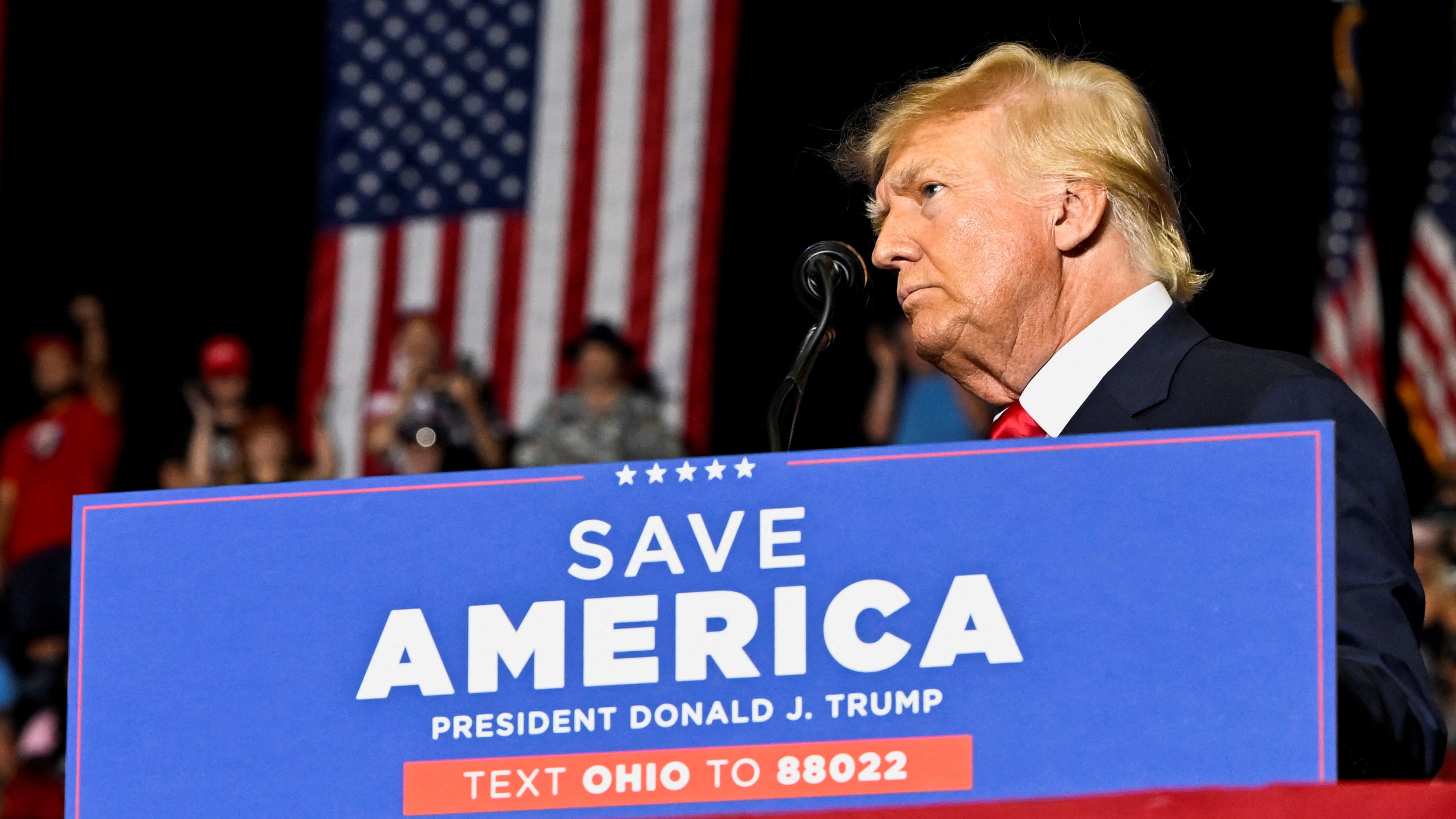  y Ban H nh ng C a ng Trump Ch V n ng c 40 USD Trong Th ng 8