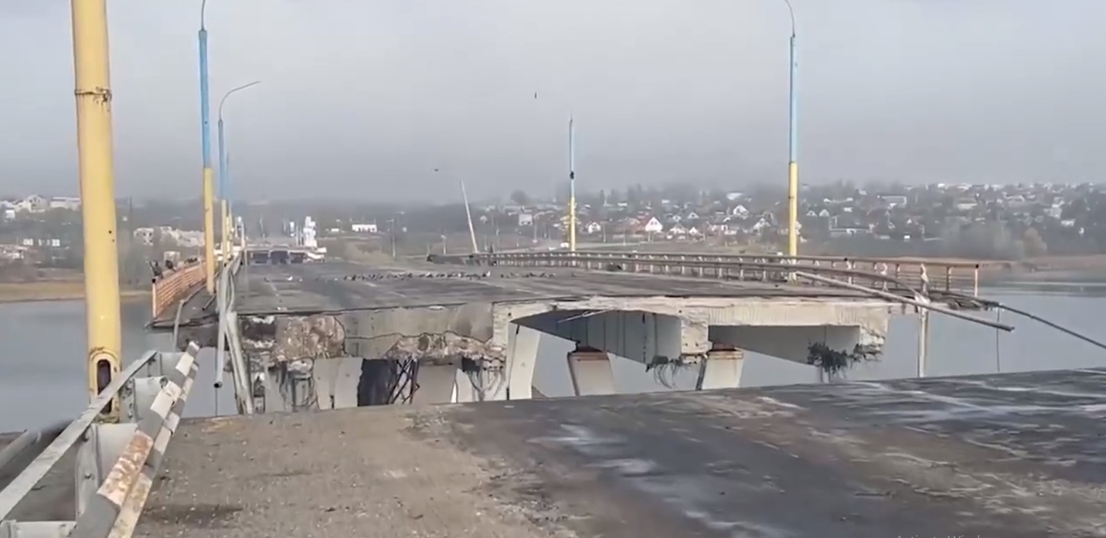 Cây cầu chiến lược tại Kherson bị sập sau khi Nga rút quân