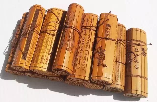 Sách - câu chuyện từ xa xưa của giáp cốt văn, đất sét và thẻ tre…