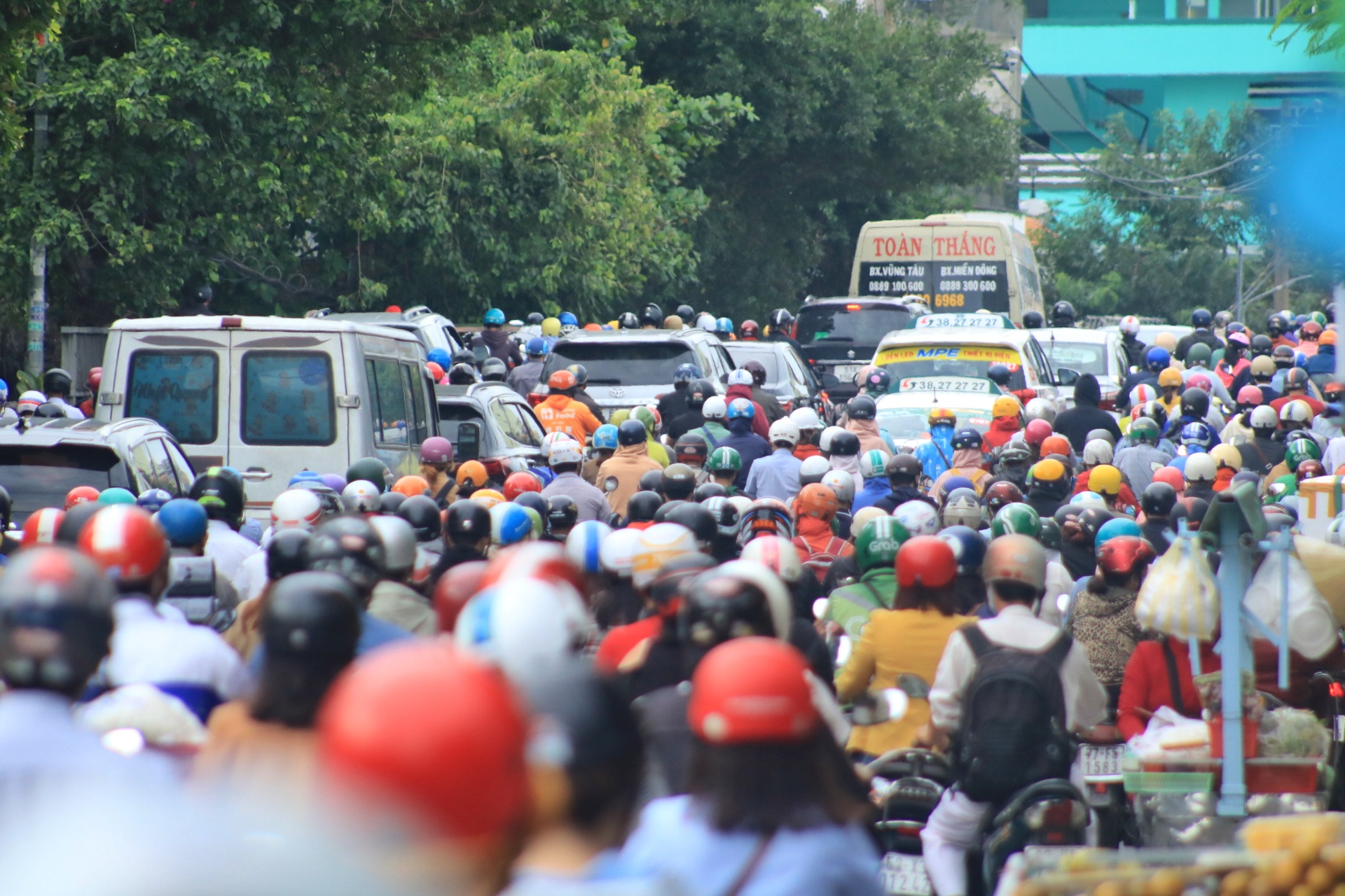 Kinh hoàng cảnh kẹt xe trên mọi ngả đường khu Đông TP HCM  Báo Người lao  động