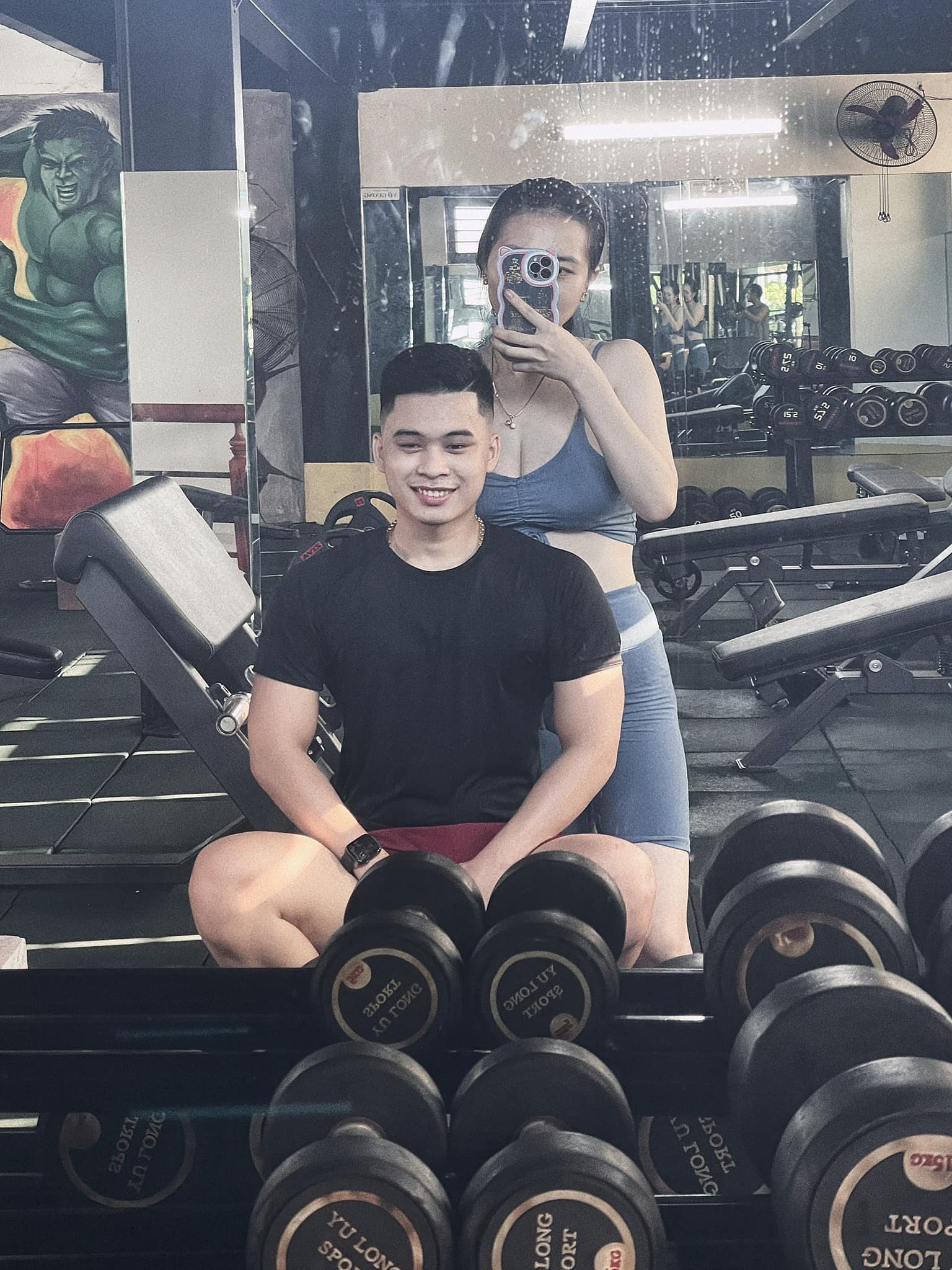 Phòng gym: Hãy đến với phòng gym để cải thiện sức khỏe và vóc dáng của mình. Tại đây, bạn sẽ được tham gia các lớp học thể dục đa dạng và hợp lý, được trang bị thiết bị hiện đại và được hướng dẫn bởi các huấn luyện viên chuyên nghiệp. Hãy tận dụng cơ hội để thay đổi bản thân và có một cuộc sống khỏe mạnh!