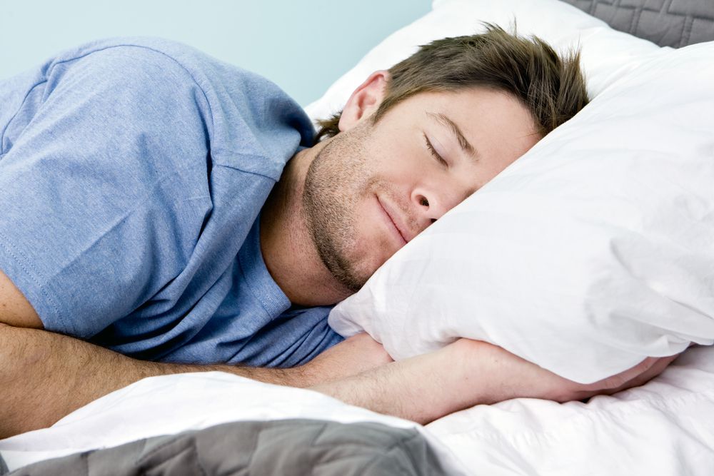 Bỏ rượu giúp bạn có giấc ngủ ngon hơn - Ảnh: Shutterstock