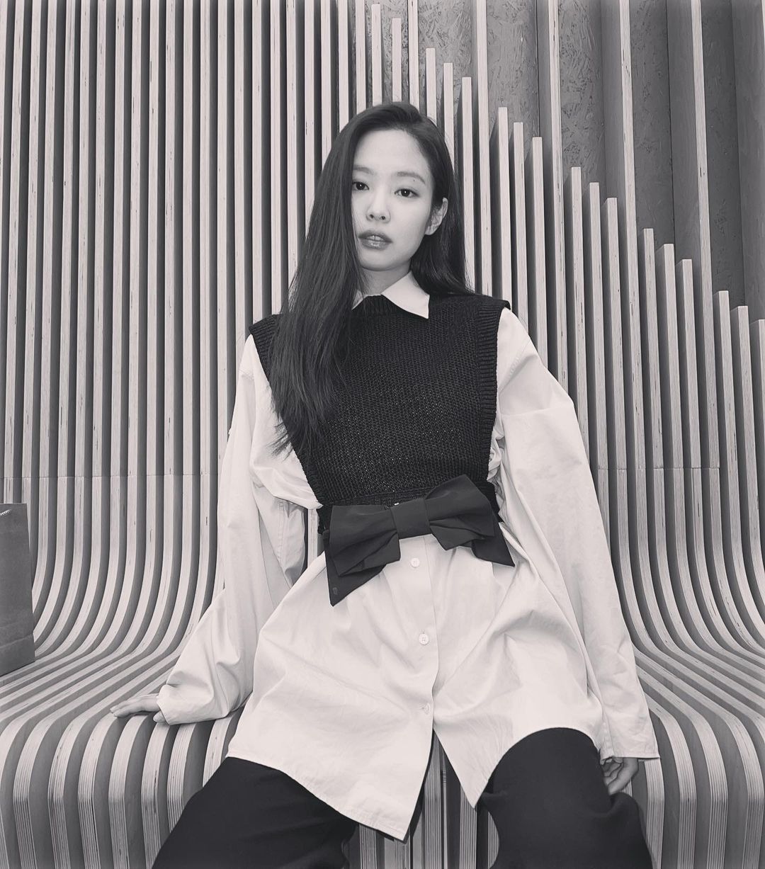 Jennie bị netizen Trung tấn công khi đăng ảnh trắng đen, bộ đồ ...
