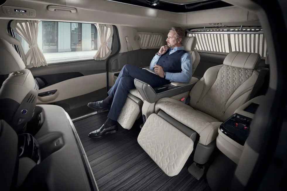 KIA Carnival 2022 phiên bản 'lạ' lăn bánh tại Việt Nam