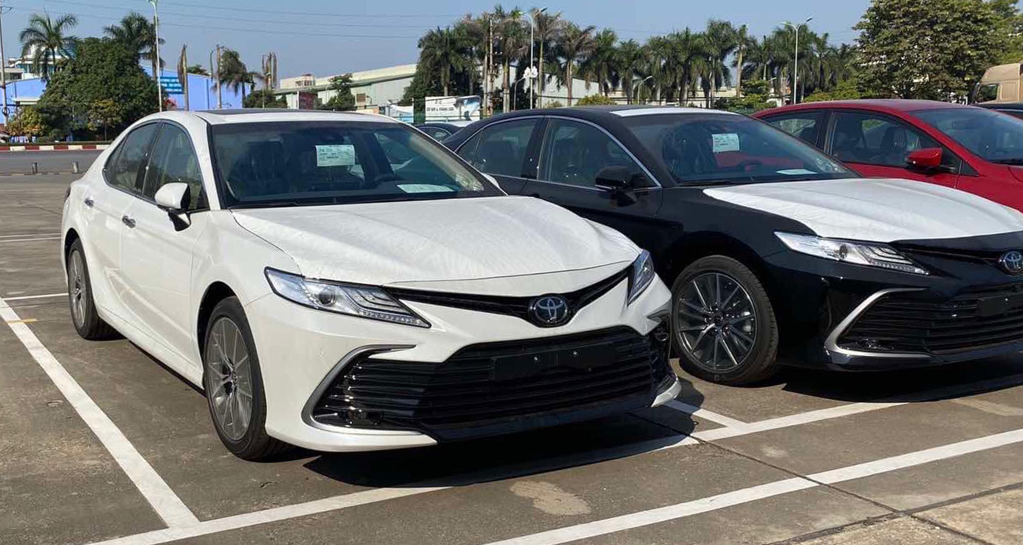 Toyota Camry 2022 bản rẻ tiền nhất tại Việt Nam trang bị gì