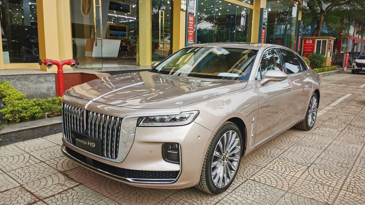 Chinese FAW Launches RollsRoyce Ghost And Mercedes SClass Rival The  Hongqi H9 In Dubai 