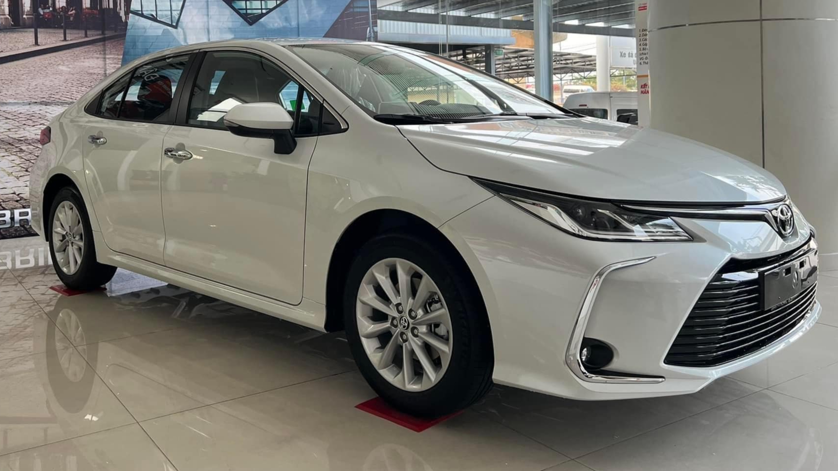 Giá Toyota Corolla Altis 2022 sẽ tăng chóng mặt