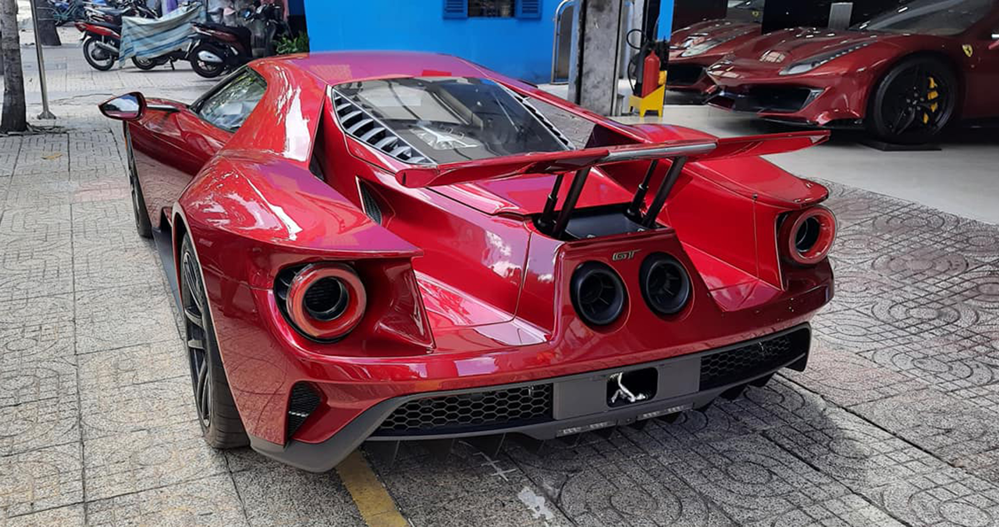 Siêu xe Ford GT 2017 ra mắt tại Dubai