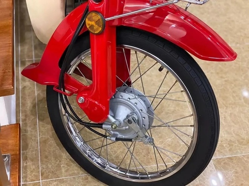 Honda Cub Custom 70 đời 1993 biển số VIP độ kiểng giá 150 triệu đồng