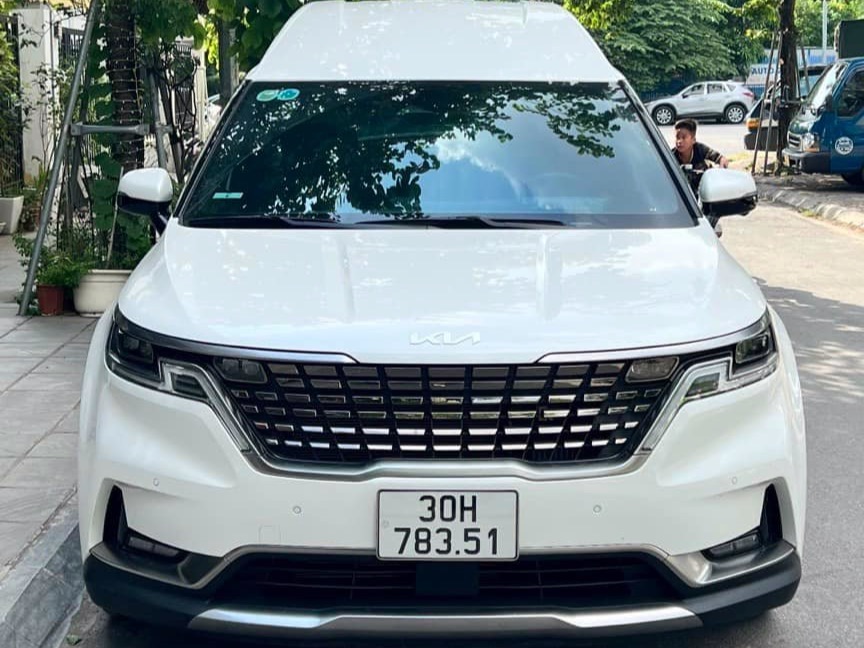 Soi chi tiết Kia Carnival phiên bản Royal giá 2,499 tỉ đồng