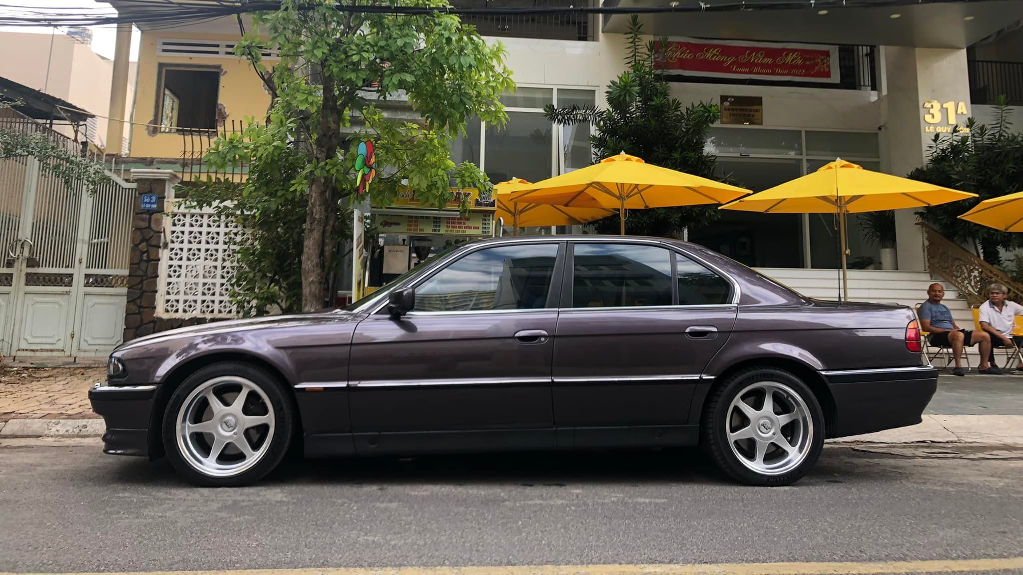 Chiêm ngưỡng BMW 525i 25 năm tuổi dọn như mới tại Sài Gòn  Autozonevn